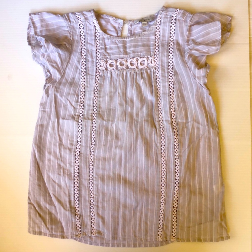 Lucky Brand Lady’s Pale Gray White Stripes Flutter Sleeve Lace Trim Top Size XS